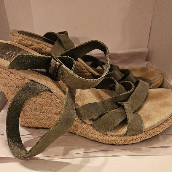 Womens 10.5 sandals wedge olive green crisscross adjustable straps buckle - Picture 4 of 6